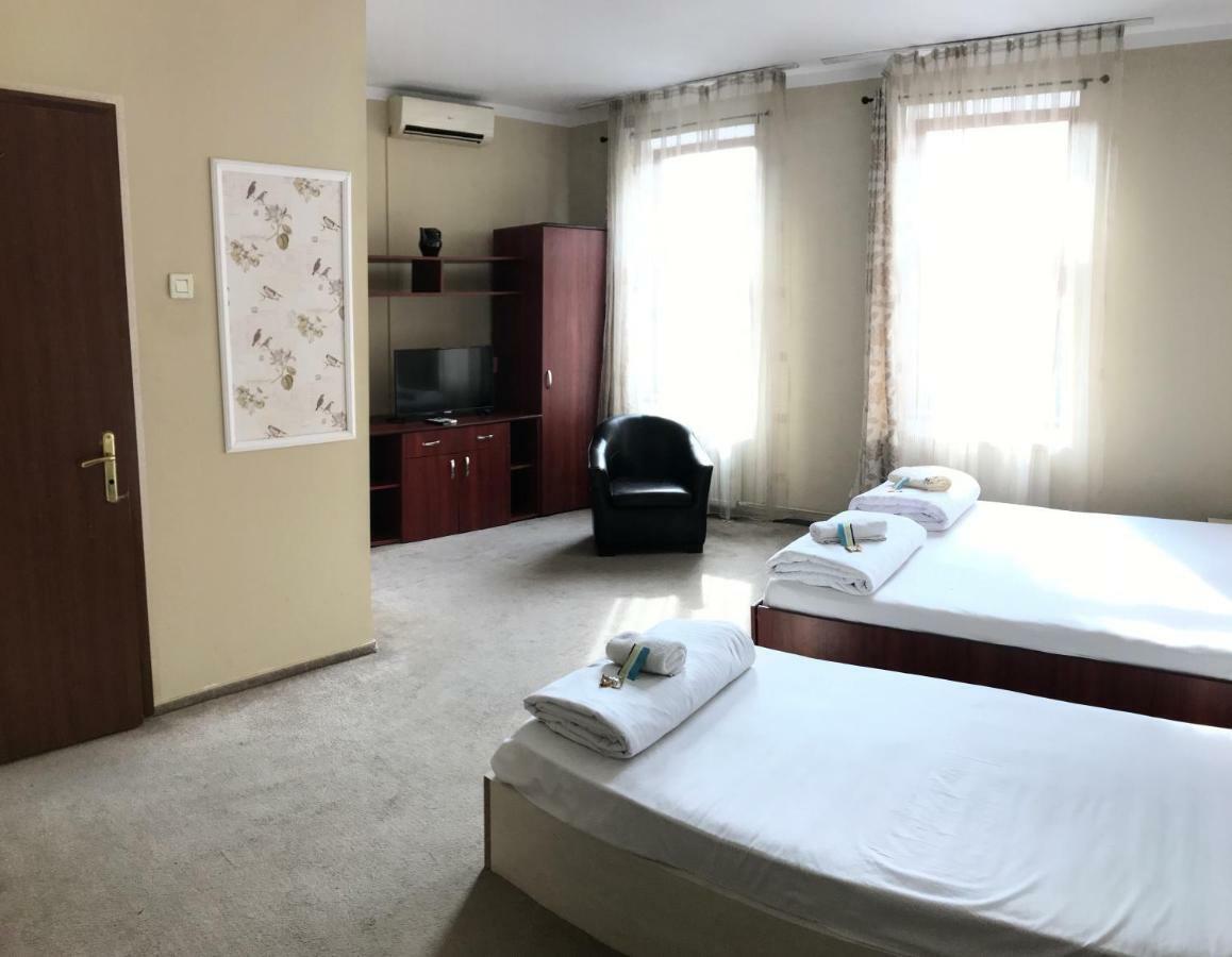 Hotel Cosmin Arad Buitenkant foto