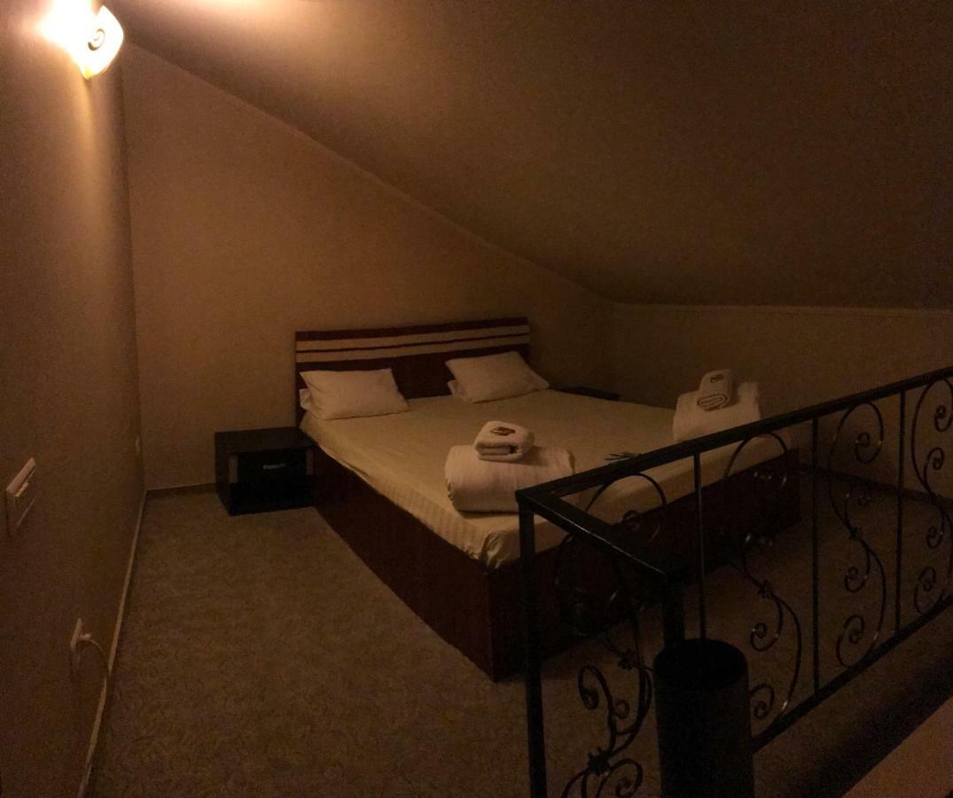 Hotel Cosmin Arad Buitenkant foto